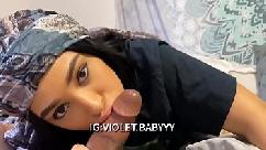 Violetinha se divertindo chupando pau gordo