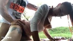 Bela e jovem companheiro de viagem chupa pau e cums sem parar