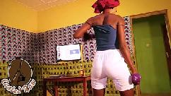 Garota sexy naija fode seu amigo grande pau durante um jogo