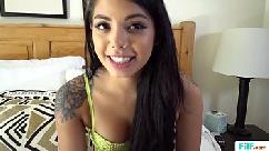 Filf - gina valentina pratica chupando pau em seu meio-irmão