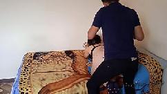 Sessão de fotos com minha vizinha minha vizinha chega em casa para uma sessão e acaba me fodendo depois de umas fotos sensuais de cueca enfio meu pênis grande nela e carrego ela por sinal