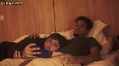 A ver um filme com o meu padrasto e engoli sem querer o pénis dele (quase nos descobriram)