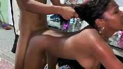 Eu fodo a amiga da minha namorada quando ela vem passear na minha casa