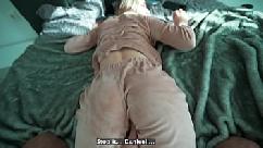 Meia-irmã brinca de verdade ou desafio com meio-irmão e não esperava tamanho desafio