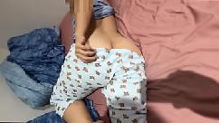 Hermanastra culona se hace la dificil le lleno la vagina de leche