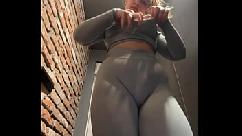 Close de uma foda louca na academia