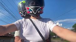 Peguei um cliente da didi sem sutiã e ele notou meus seios grandes