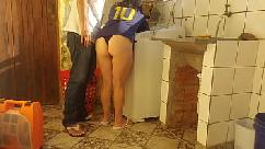 Dona de casa casada paga técnico de máquina de lavar com a bucetinha