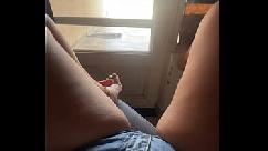 Andando na calçada para meus vizinhos desejarem minha bunda adoro provocar um vizinho que tenho