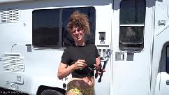 Milf divorciada desesperada fode com estranho