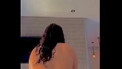 Lizbeth rodriguez moviedole su culo a un fans ( le dice ya)