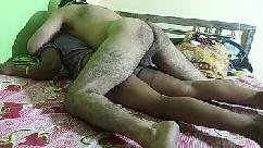 Tia negra madura sendo fodida pelo marido pelo cu e a tia gemendo e chorando