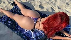 Essa ruivinha é muito gostosa ela fez isso comigo na praia