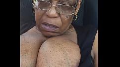 Esposa perseguindo no estacionamento do caminhoneiro