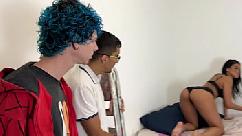 Chamei eles para concertar a internet e acabei fudendo com os dois