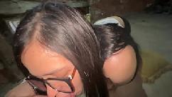 Como minha prima é boa digo a ela que devemos subir onde ninguém nos veja fazendo coisas sujas