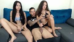 Meias-irmãs inocentes fodem com o mano