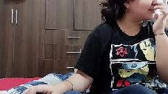 Pov sua meia-irmã lhe ensina um truque de mÁgica que termina com seu pau na bunda dela