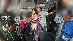 Coloquei saia e tanga e entrei no metrobus procurando galo para arrimÓn comente qual linha você usa e o que gostaria de encontrar