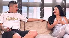 Eu fodo minha cunhada enquanto meu irmão está no banco